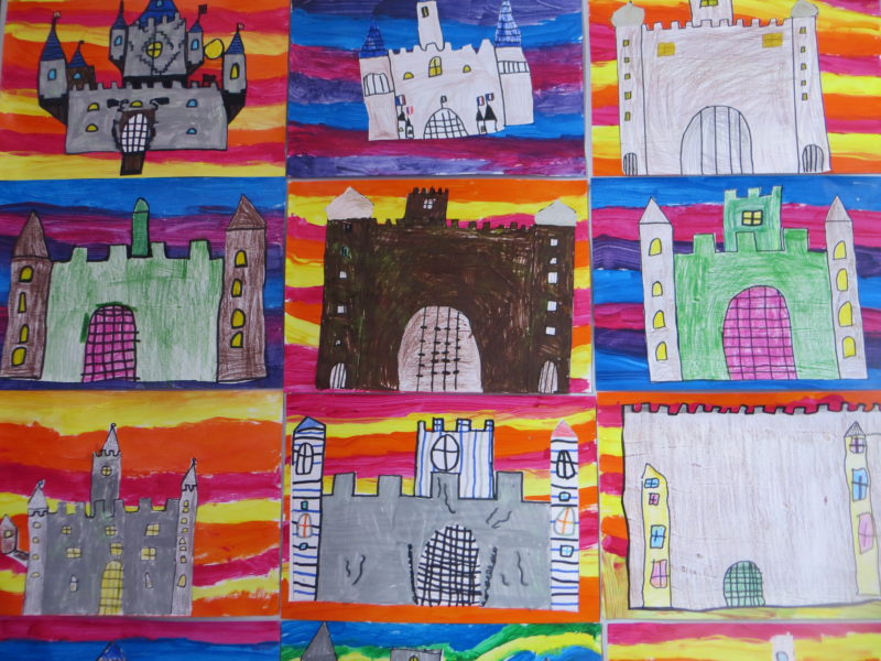 Des châteaux forts en arts visuels.