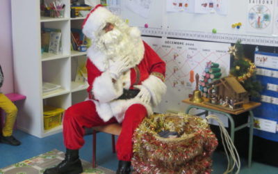 Le père Noël en visite dans les classes!