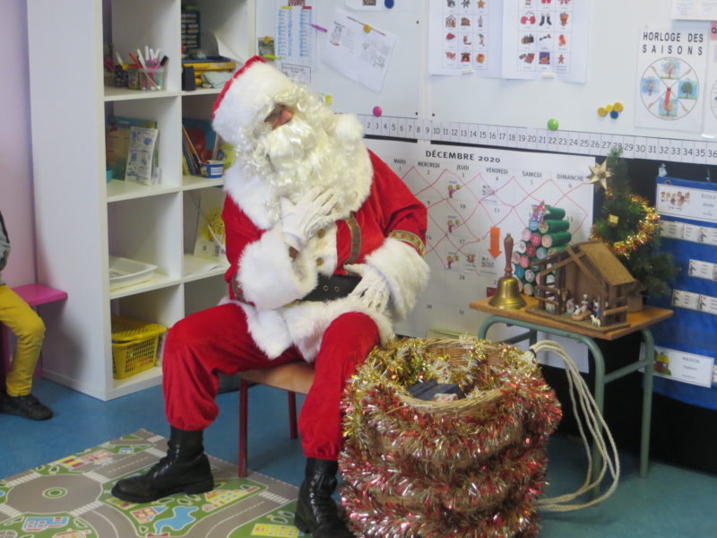 Le père Noël en visite dans les classes!