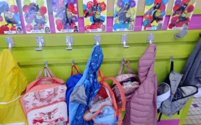 Rentrée et décor du porte manteau en maternelle